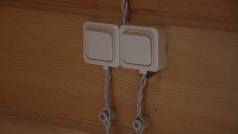 كيفية توصيل الأسلاك الكهربائية في منزل خشبي وفقًا لمعايير PUE وغيرها من المعايير