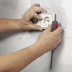 كيفية تثبيت المخرج في الحائط؟