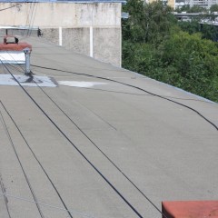 هل من الممكن وضع الكابل على سطح المبنى وفقًا لـ PUE