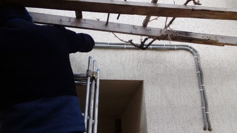 Cómo reemplazar el cable de entrada en un apartamento y una casa privada