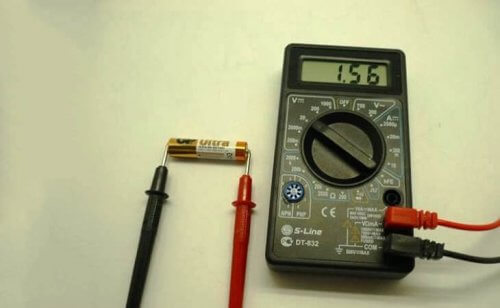 Battery voltage measurement