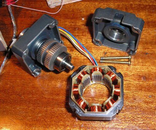 Rastavljen stepper motor