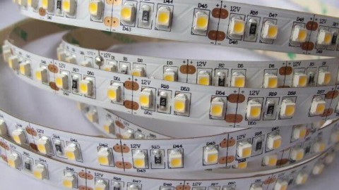 ما هي أنواع شرائط LED